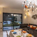 Nunzia Villa