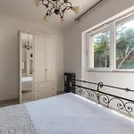 Nunzia Villa *